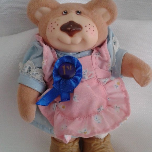 Junie B. Jones/Furskins: Hattie - Picture 2 of 12